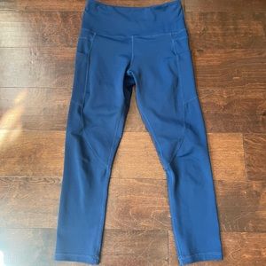 Navy blue pocket light n tight Capri